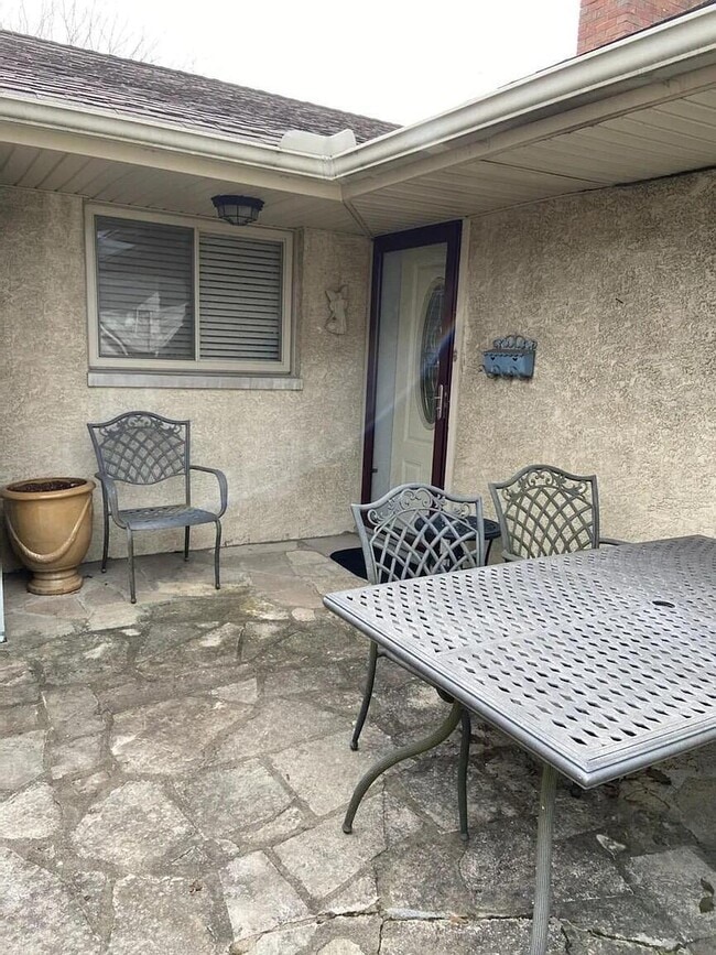 Photo - 1841 Ridgecliff Rd