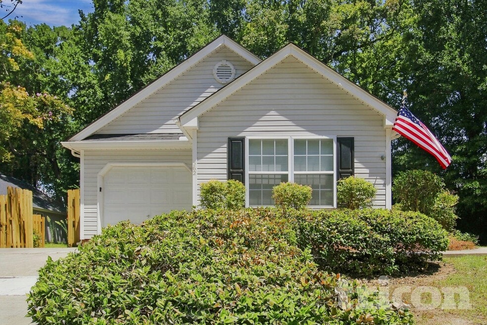 562 Chisolm Way