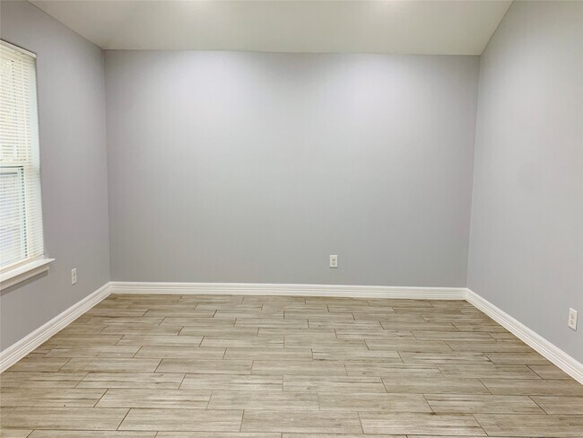 Photo - 4734 Branch St