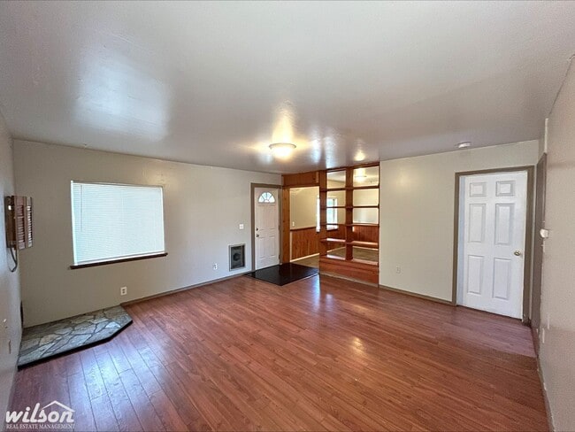 Photo - Large 3bd/1.5ba House in Selah, WA with a Large Backyard!