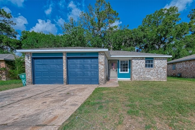 Building Photo - 8623 Valley Forest Dr