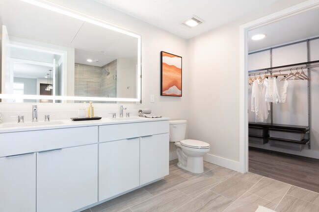 Signature Collection Bath with LED lighted vanity mirror