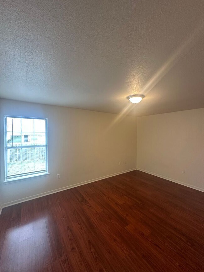 Photo - 3204 Baldwin Loop Unidad B