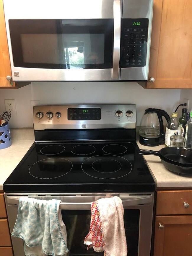 Kitchen - 271 Alexandra Dr Unit 8