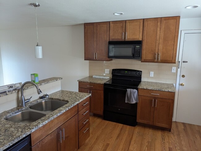 Photo - 6056 Simms St