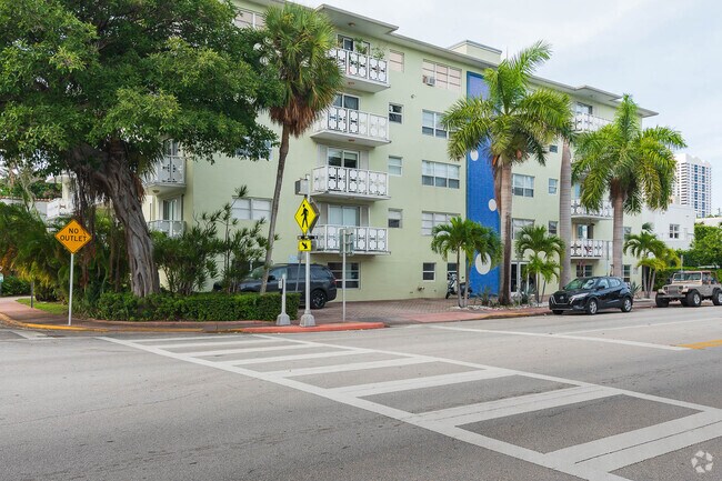 Building Photo - 1498 Jefferson Ave Unit 301 Rental
