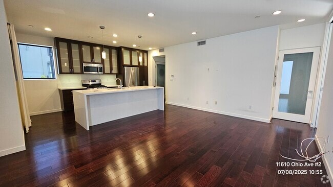 Building Photo - 11610 Ohio Ave Unit 2 Rental