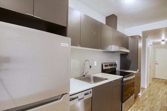 Building Photo - 4350 Av. de l'Hôtel-de-Ville Unit 309