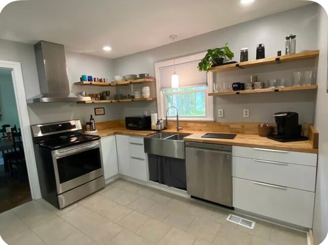 Photo - 3616 Skyview Dr SE