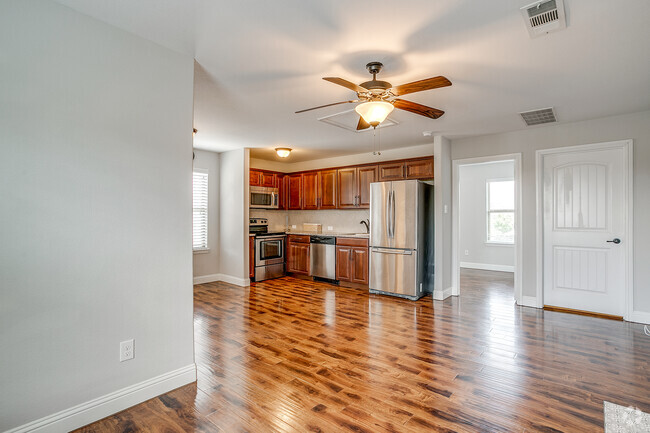 Building Photo - 4203 Aspen Grove Ct Unit Garage Apartment