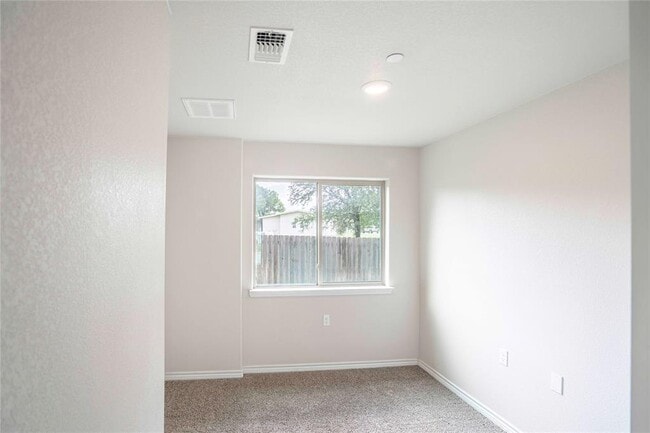 Photo - 221 Birch Oak Ln
