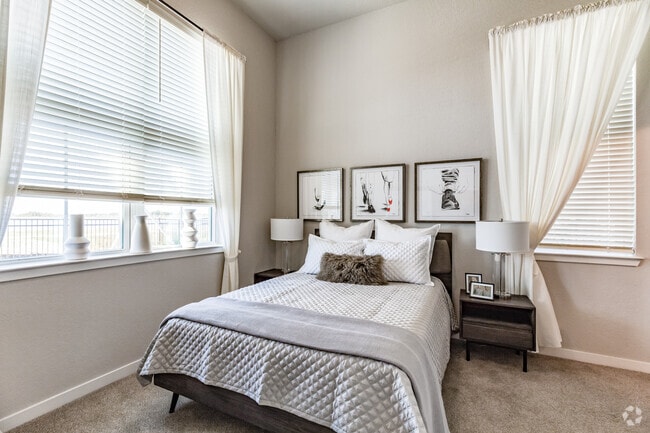 2 BR, 2 BA - 1,102SF