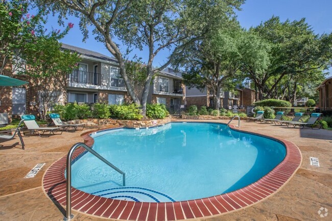 Building Photo - MIA Forest Oaks Rental