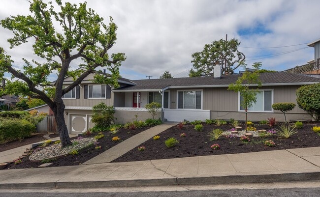Building Photo - Desirable Farm Hill Estates Neighborhood Rental