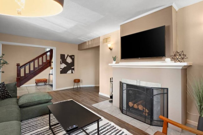 Photo - 719 E 9th Ave