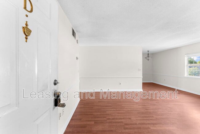 Photo - 201 Oakmont Ave Unit D