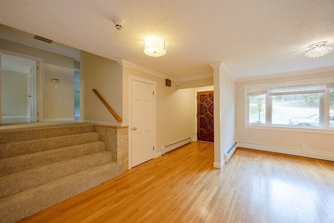 Photo - 6 Peachtree Ln