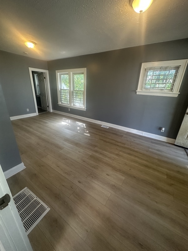 Photo - 10404 Grandview Ave