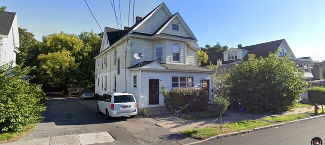 Building Photo - 826 Park St Unit 3BR Rear