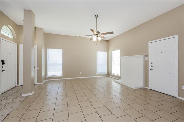 Photo - 521 Redbud Dr