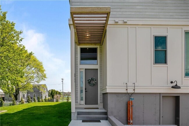 82 Ellery Rd
