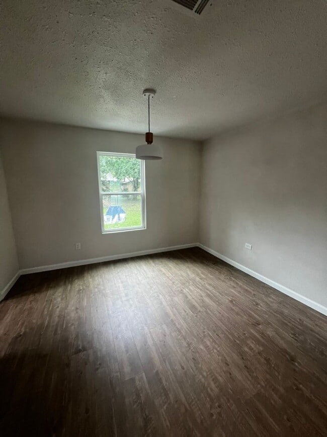 Photo - Spacious 3BD/2BA Home - Available in June!