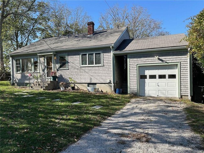 Photo - 749 W Main Rd