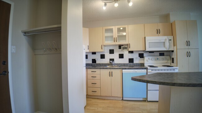 Photo - 11147 Whyte Ave NW Unit 803