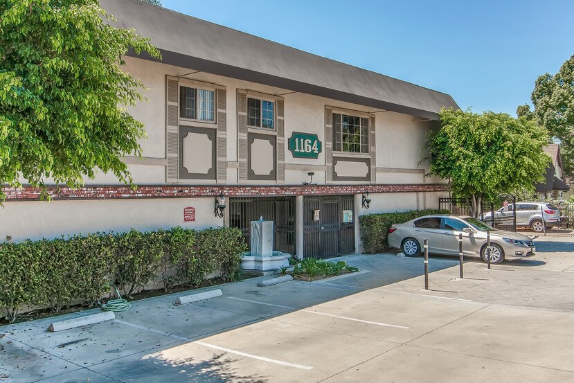 Oleander Court - Oleander Court Apartments