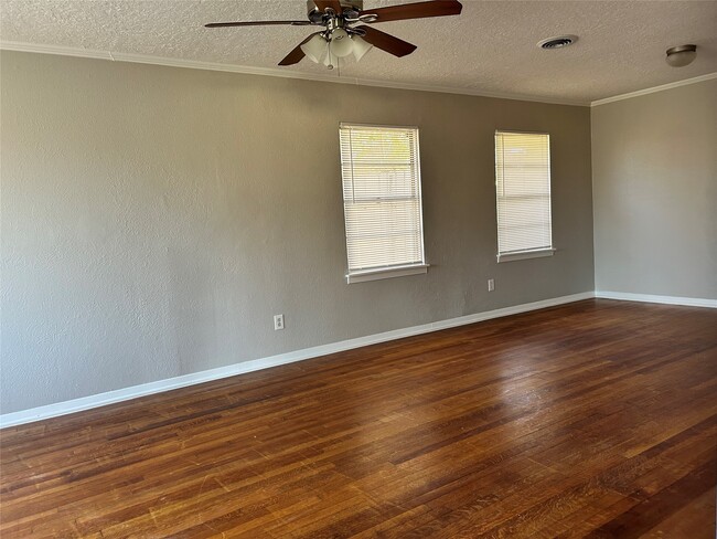 Photo - 1504 Greenbriar Ave