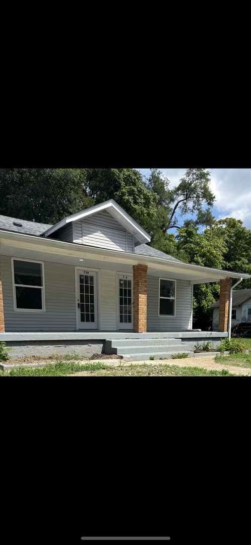 Building Photo - Osmond Duplex Unit 738 Osmond Rental