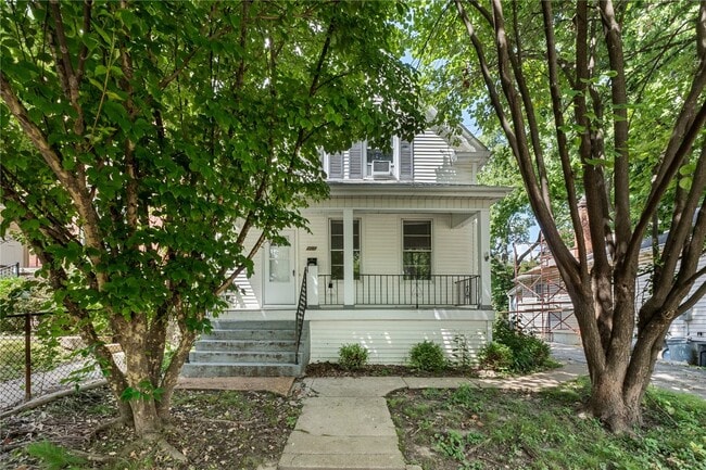 Building Photo - 3617 Commonwealth Ave Rental