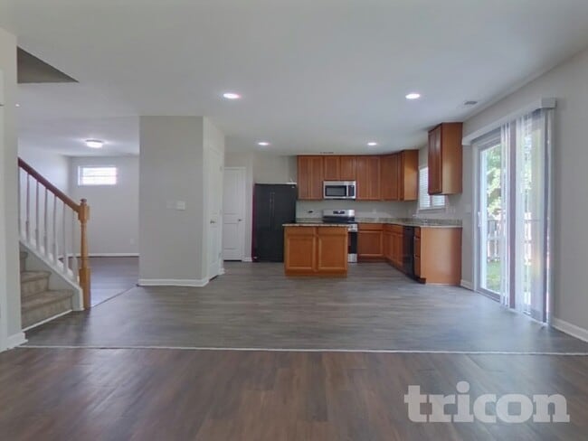 Photo - 461 Denman Loop