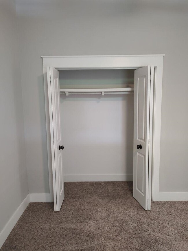 Photo - 3553 Esplanade Way