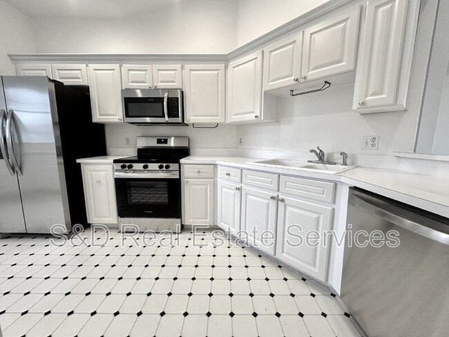 Photo - 447 Enclave Pl