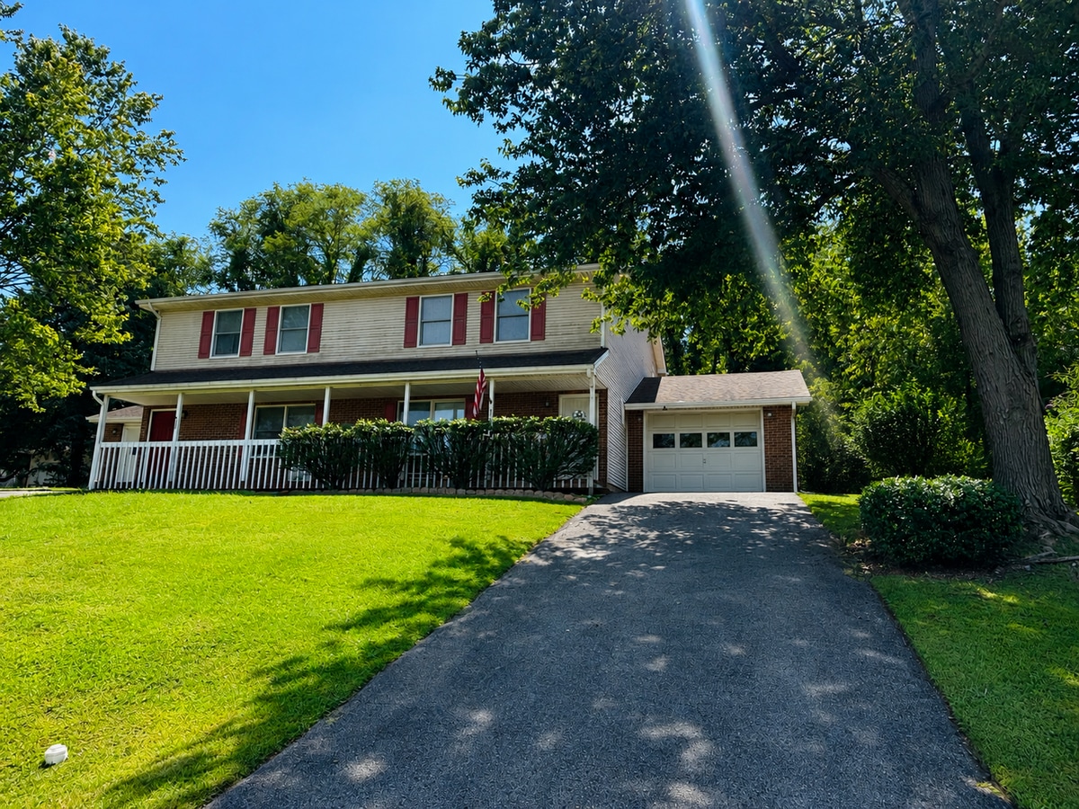 Photo - 590 Kamran Dr NW