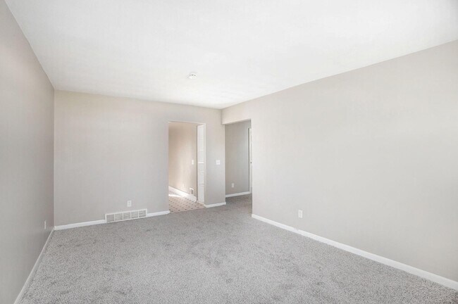 Photo - 858 E Greenlawn Ave