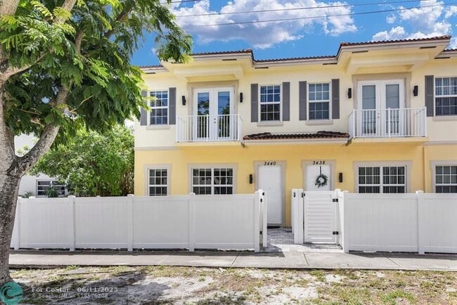 Photo - 3440 NE 15th Ave Townhome