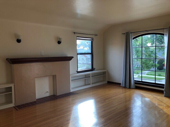 Photo - 3728 Lewis Ave Apartments Unit 3728