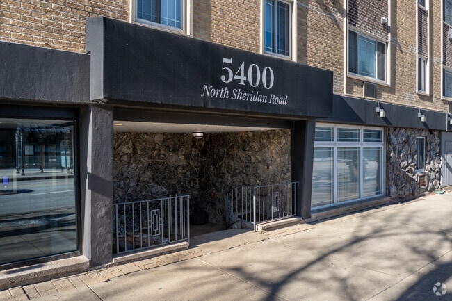 Entrance - Sheridan Balmoral Apartments