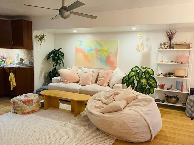 Photo - 5525 Bellevue Ave Unit Coastal La Jolla 1BR with Private Entrance