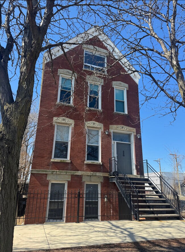 Building Photo - 1530 N Throop St Unit 3