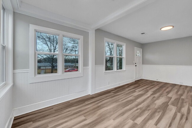 Photo - Stylish 2-Bedroom, 1-Bath Home with Contemporary Finishes ($1200/mo rent***)