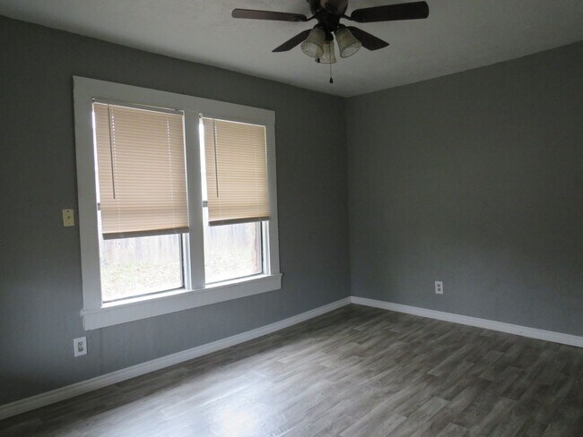 Photo - 1610 SW D Ave Unit MAIN HOUSE