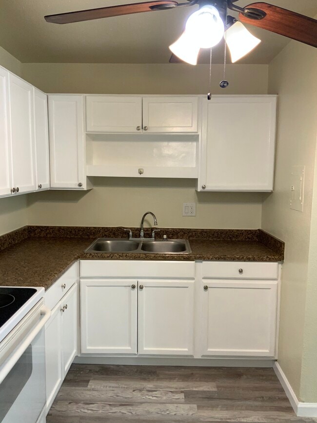 Kitchen view - 4324 Ericson Dr Unit Ericson