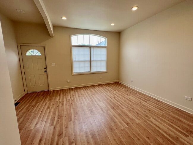 Building Photo - 5132 S Wolcott Ave Unit 1