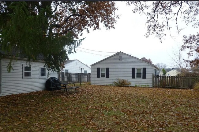 Photo - Spacious 3-Bedroom Moline Rental Garage Included