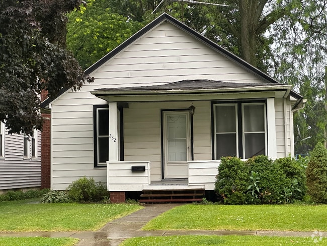 Building Photo - 252 S Oak St Rental