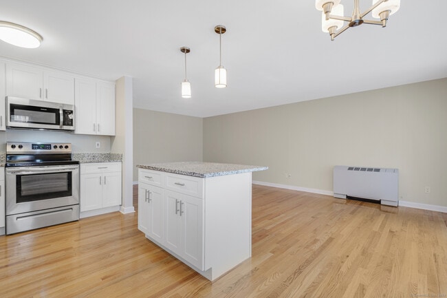 Photo - 115 S Main St Unidad A3