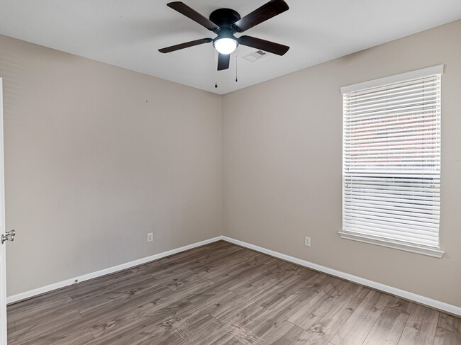 Building Photo - 11103 Avery Oaks Ln